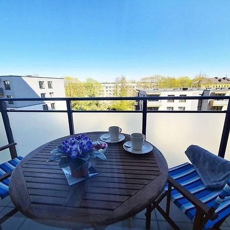 Stylish Apartment With Parking & Spacious Balcony Riga Exteriör bild