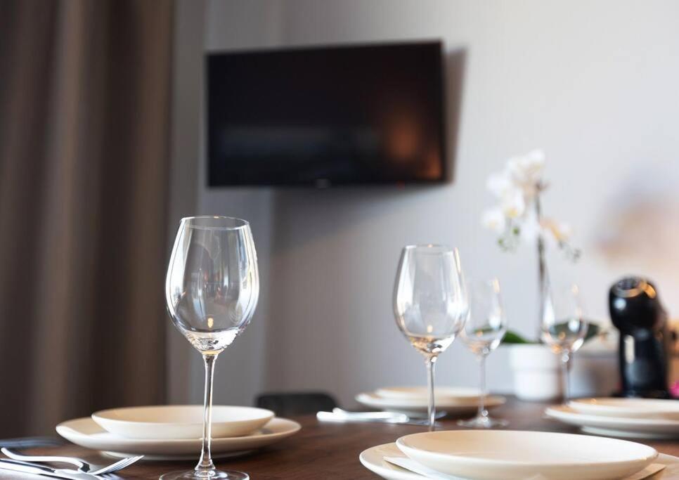 Stylish Apartment With Parking & Spacious Balcony Riga Exteriör bild