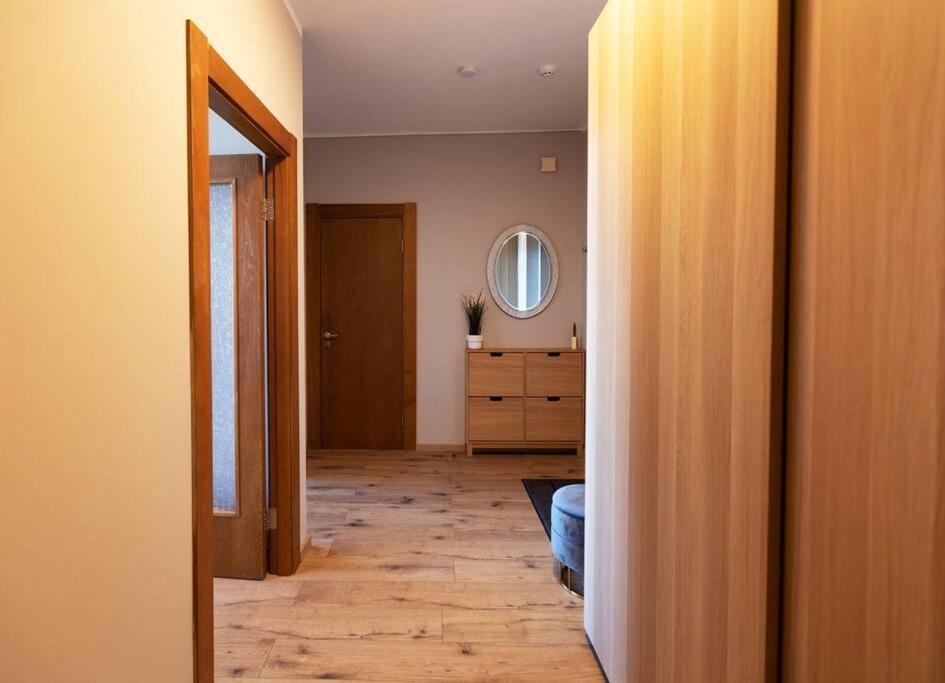 Stylish Apartment With Parking & Spacious Balcony Riga Exteriör bild
